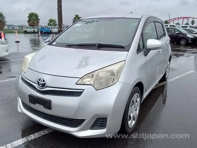 Toyota Ractis G 2011 photo 2