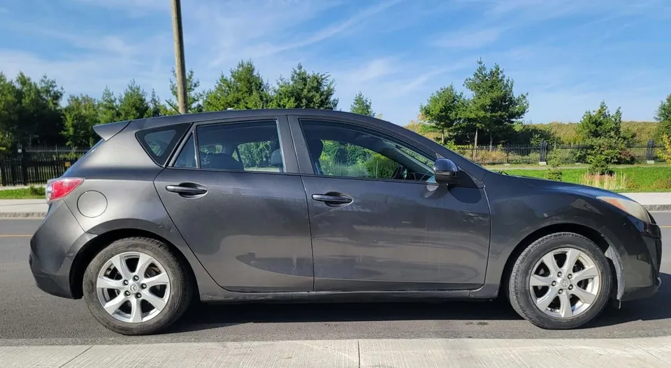Mazda 3 2011 photo 2
