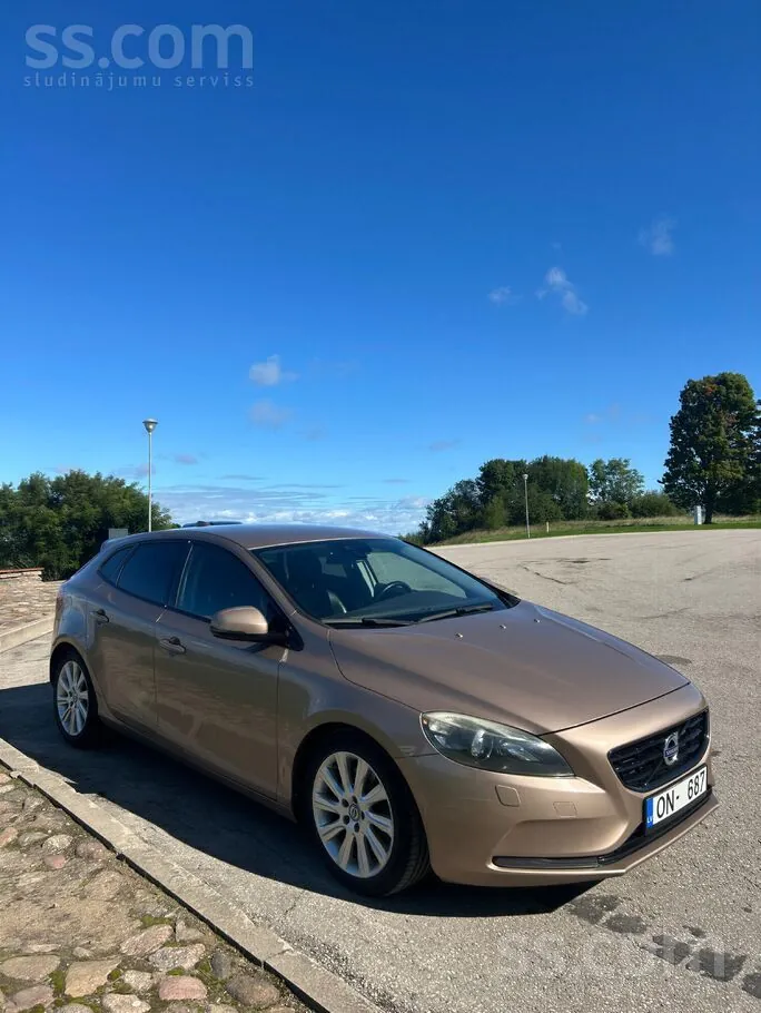 Volvo V40 2012 photo 2