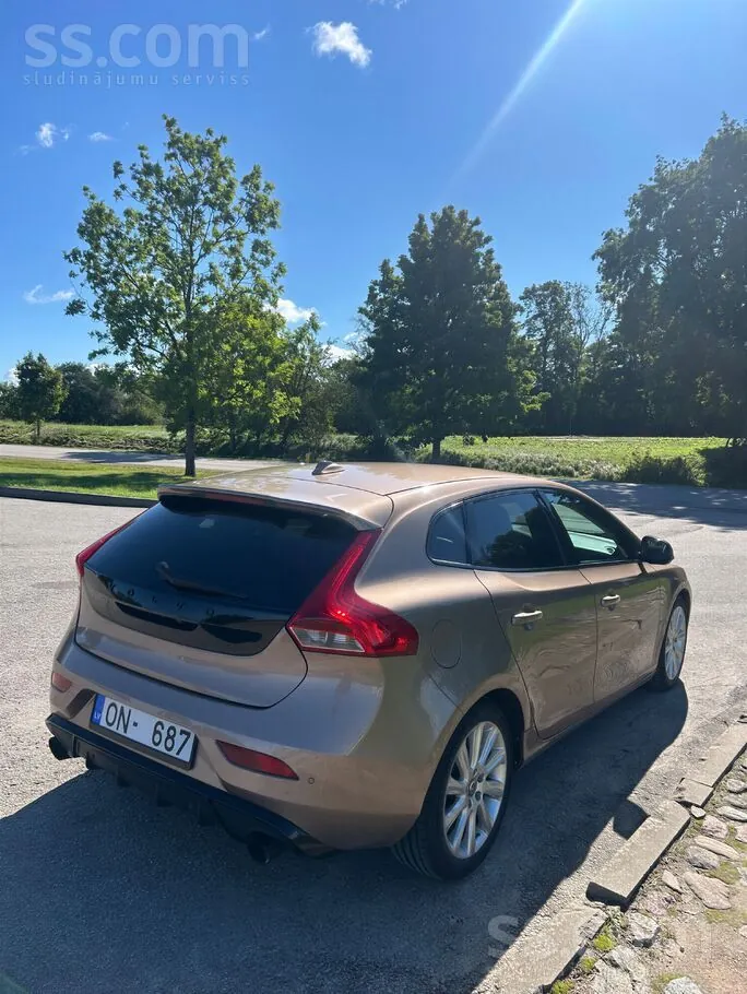 Volvo V40 2012 photo 4