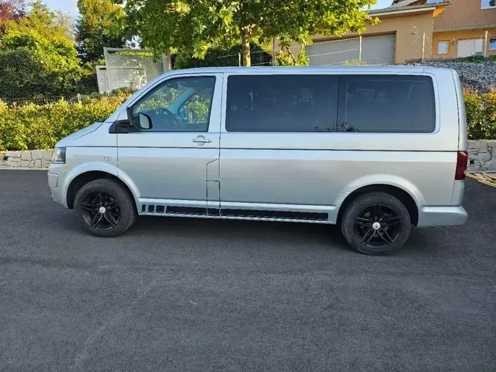 Volkswagen T5 2003 photo 3