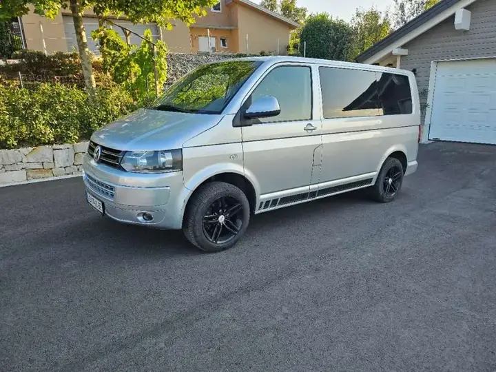 Volkswagen T5 2003 photo 2