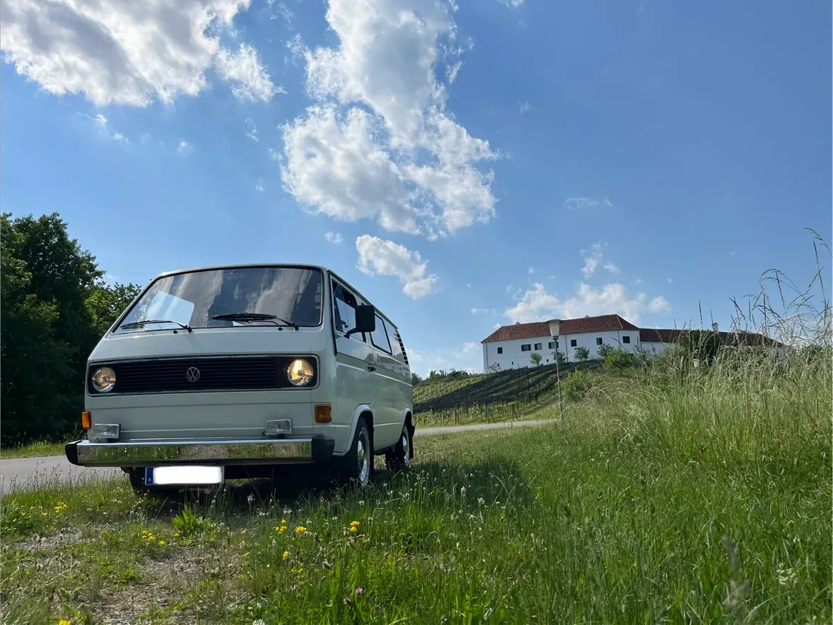 Volkswagen T2 1981 photo 2