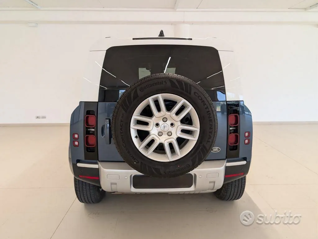 Land Rover Defender 2022 photo 4
