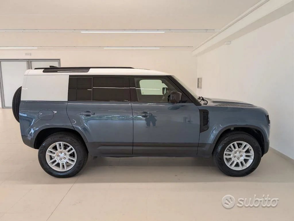 Land Rover Defender 2022 photo 5