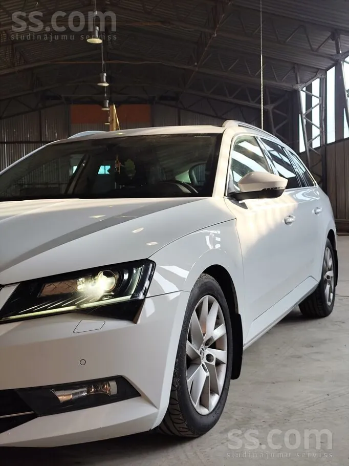Skoda Superb 2016 photo 2