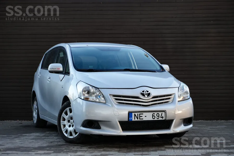 Toyota Corolla Verso 2010 photo 2