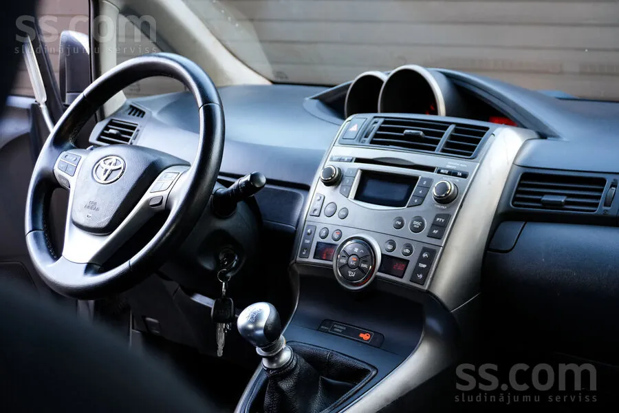 Toyota Corolla Verso 2010 photo 5