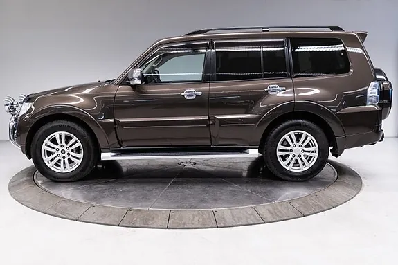 Mitsubishi Pajero 2017 photo 2