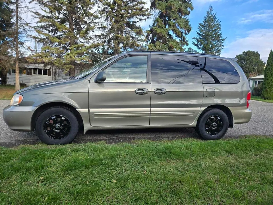 Kia Sedona 2005 photo 2