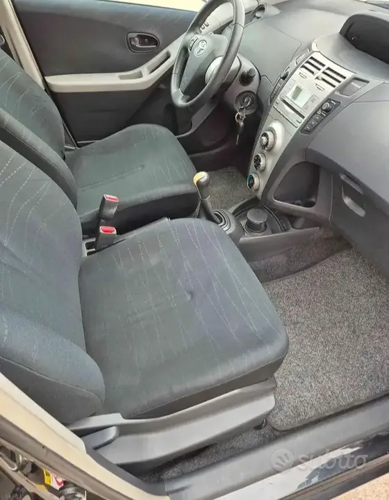 Toyota Yaris 2010 photo 5
