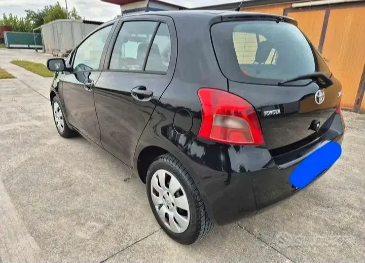 Toyota Yaris 2010 photo 3