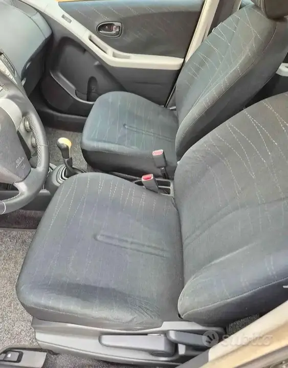 Toyota Yaris 2010 photo 4