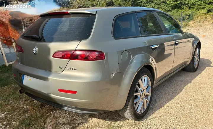 Alfa Romeo 159 2007 photo 2