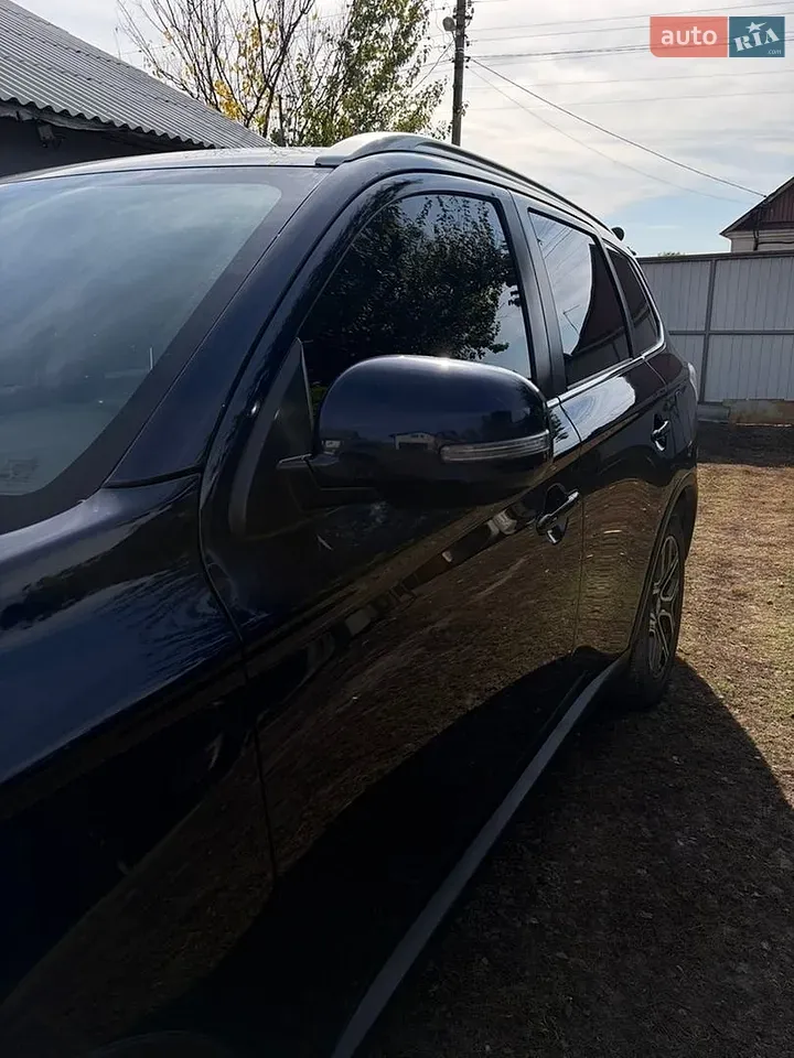 Mitsubishi Outlander 2014 photo 2