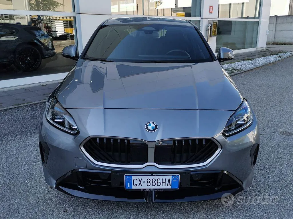 BMW 1 Series 2025 photo 2