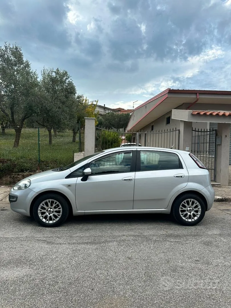 Fiat Punto Evo 2011 photo 2