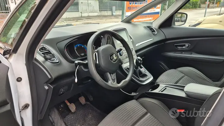 Renault Scenic 2017 photo 5