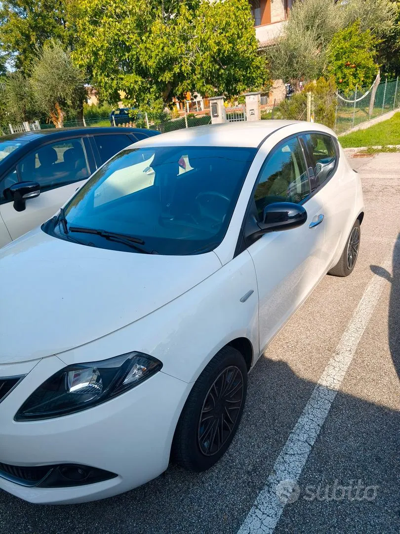 Lancia Ypsilon