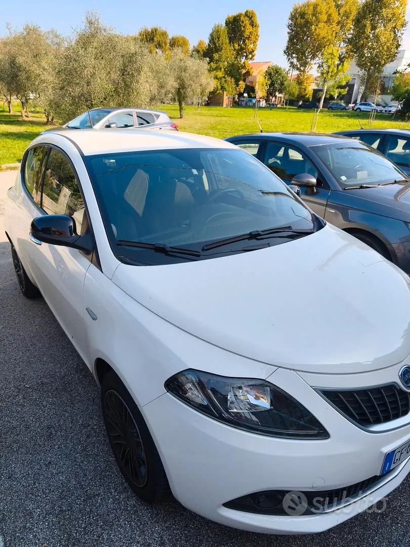 Lancia Ypsilon 2021 photo 2