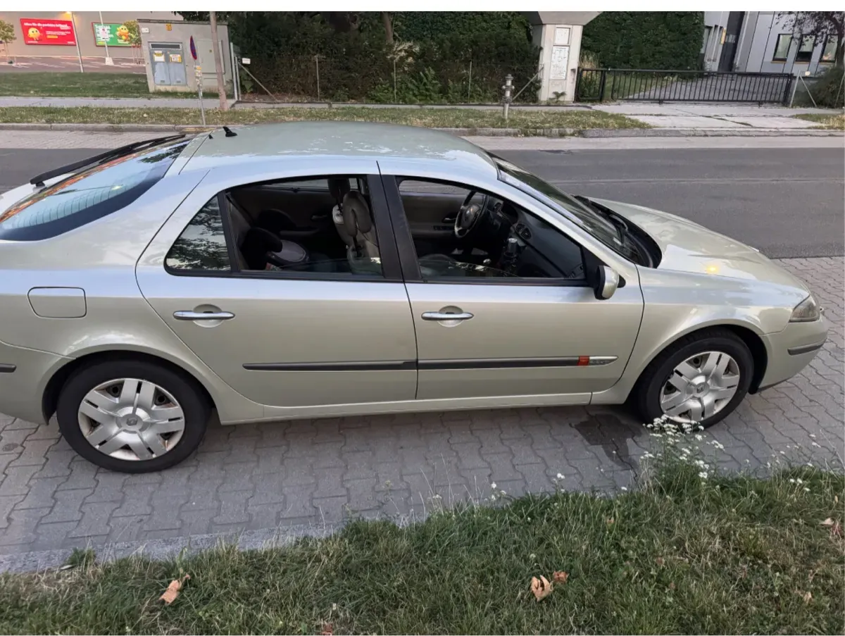 Renault Laguna 2004 photo 2