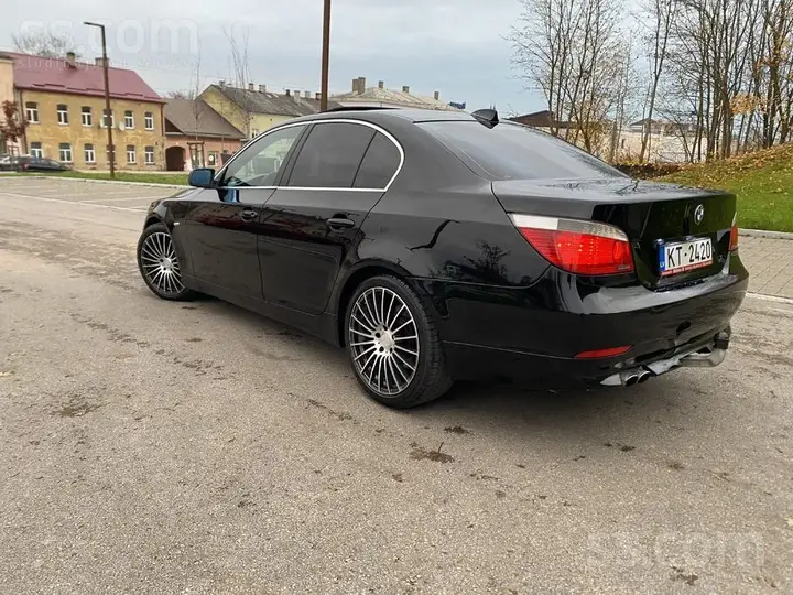 BMW 525D 2004 photo 2