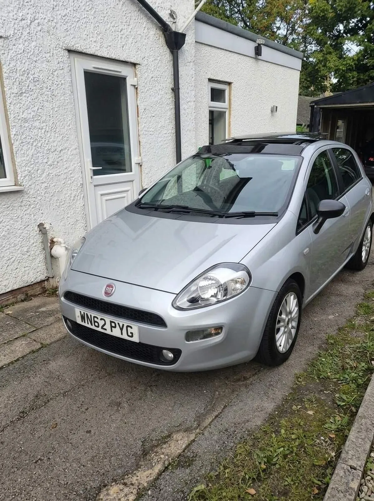 Fiat Punto 2012 photo 2