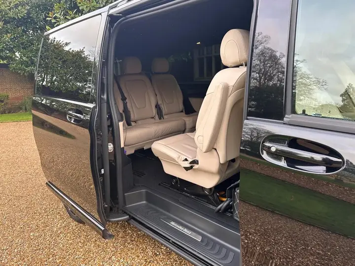 Mercedes-Benz V-Class 2022 photo 2