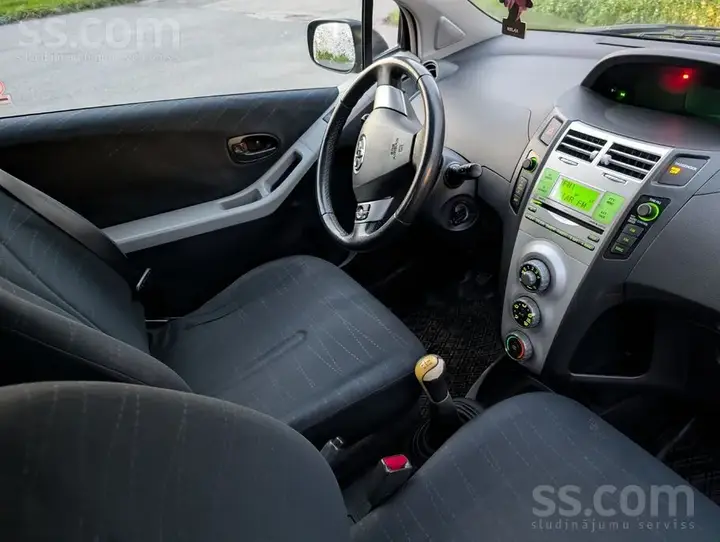 Toyota Yaris 2007 photo 3