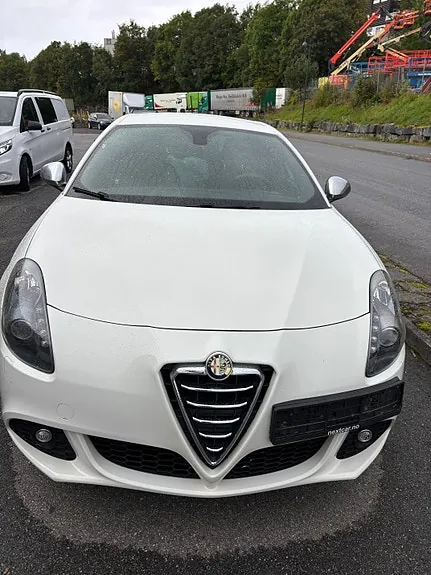Alfa Romeo Giulietta 2012 photo 2