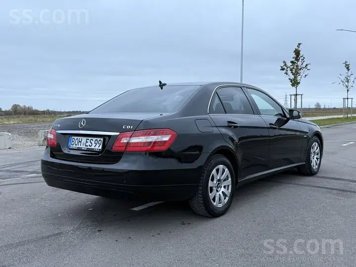 Mercedes-Benz E220 2010 photo 2