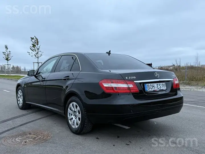 Mercedes-Benz E220 2010 photo 4