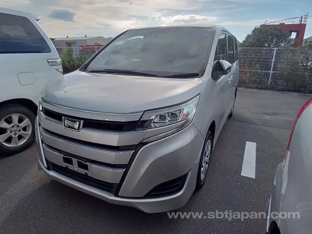 Toyota Noah 2019 photo 2