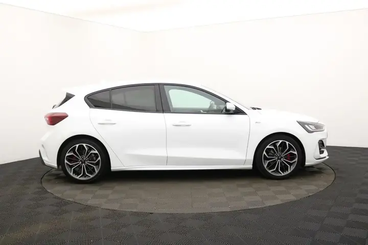 Ford Focus 2023 photo 2