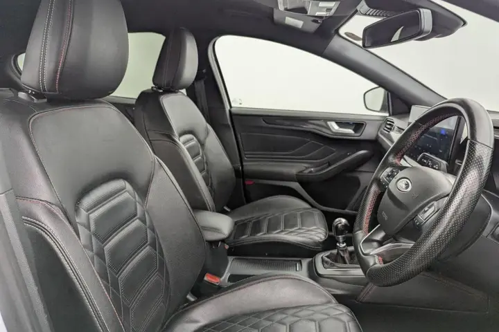 Ford Focus 2023 photo 3