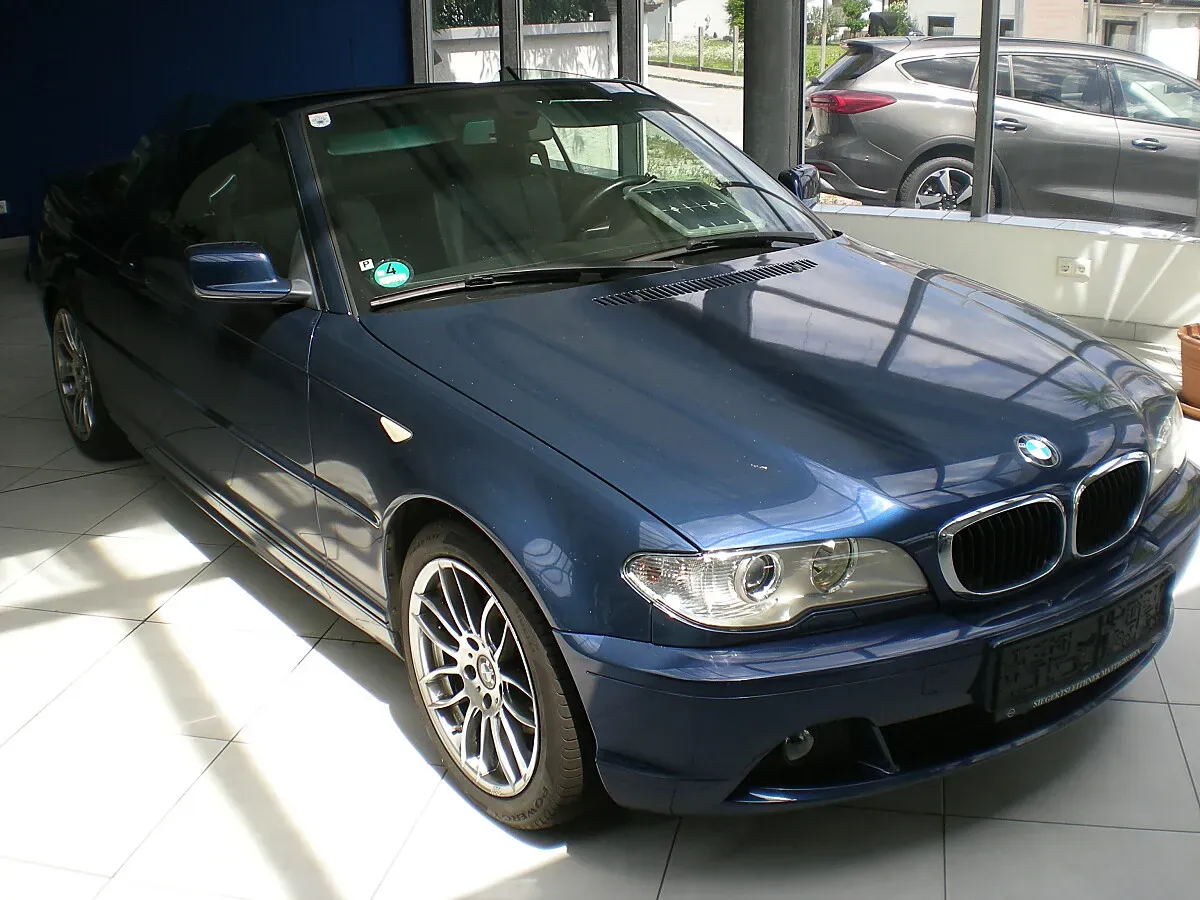 BMW 3 Series 2005 photo 2
