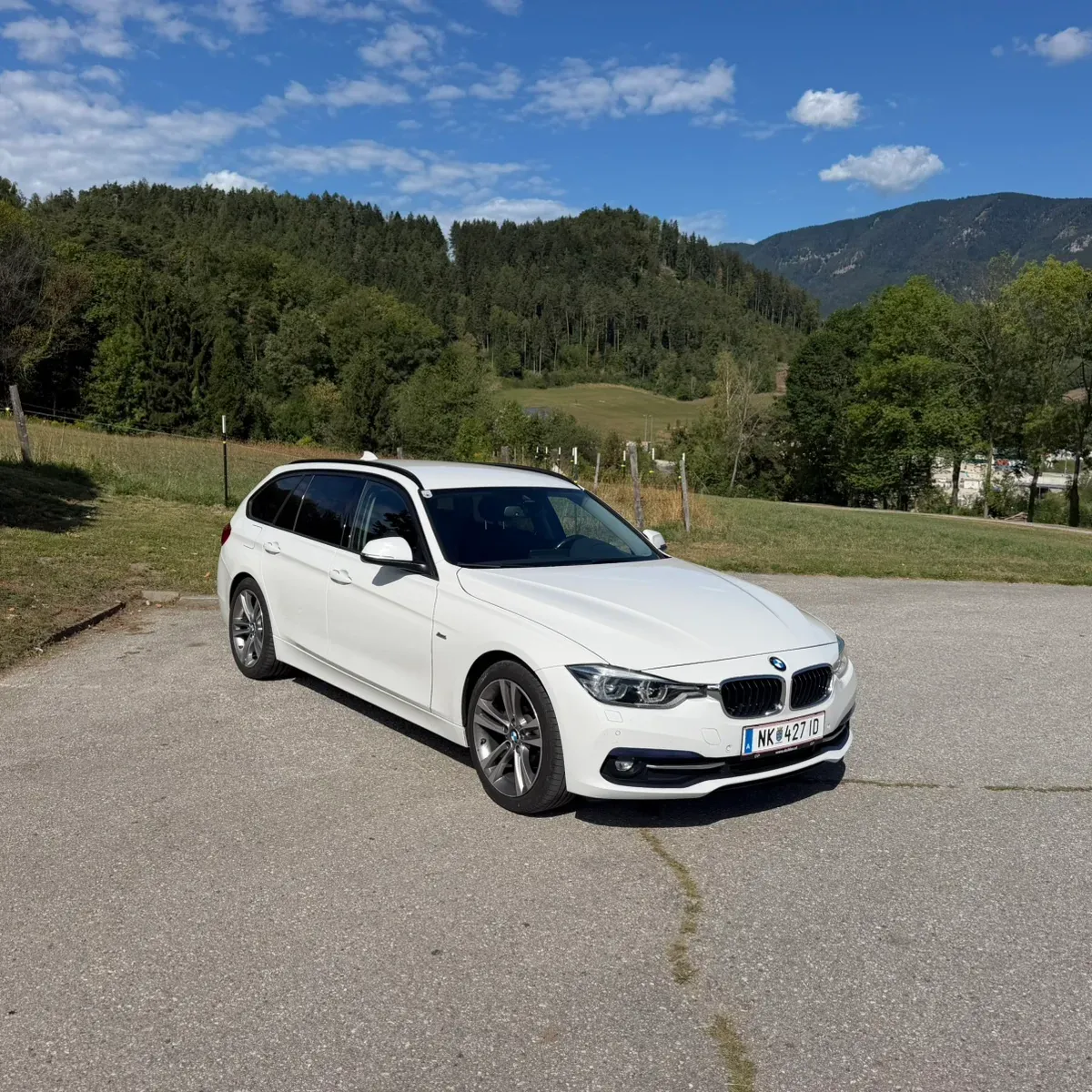 BMW 3 Series 2018 photo 2