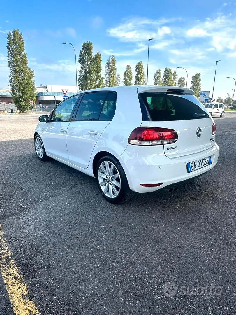 Volkswagen Golf 2010 photo 2