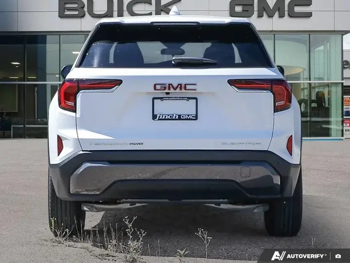 GMC Terrain 2027 photo 5