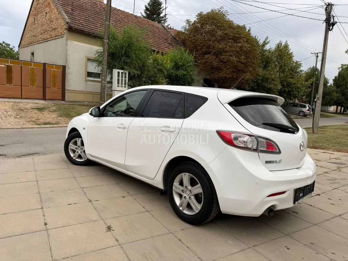 Mazda 3 2011 photo 2