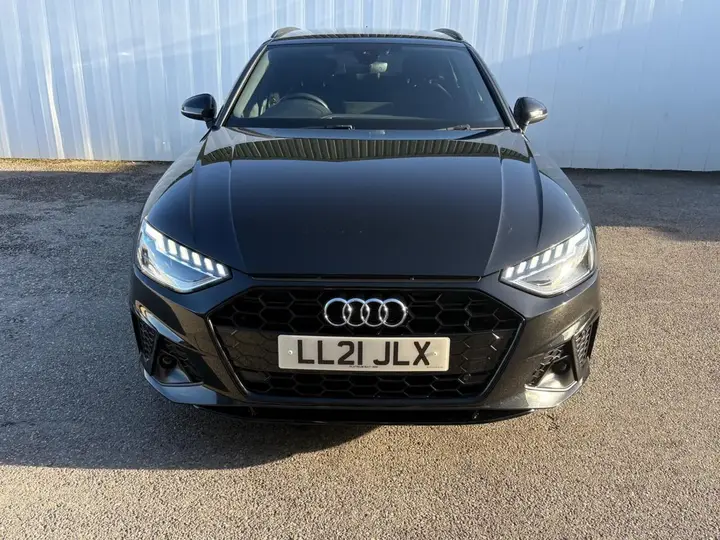 Audi A4 Avant 2021 photo 2