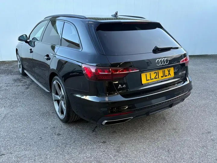 Audi A4 Avant 2021 photo 4