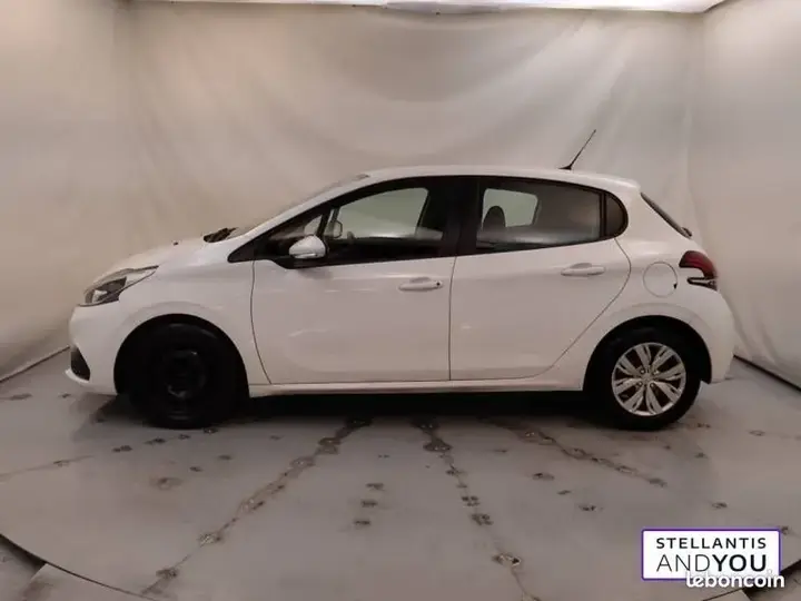 Peugeot 208 2019 photo 4