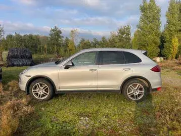 Porsche Cayenne 2012 photo 2