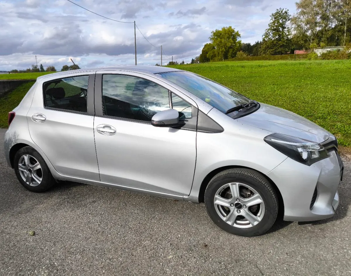 Toyota Yaris 2015 photo 3
