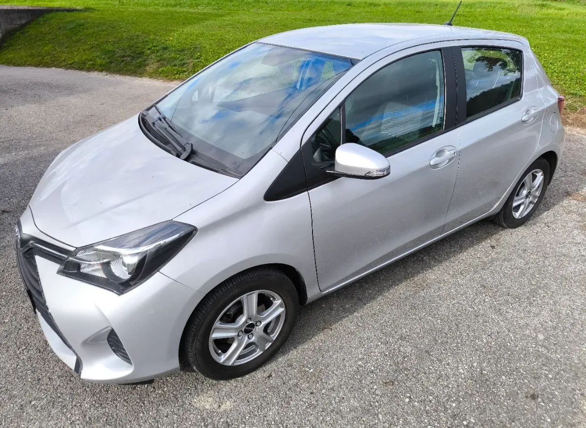 Toyota Yaris 2015 photo 2