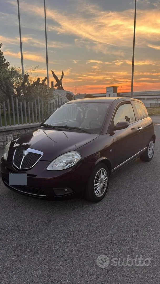 Lancia Ypsilon