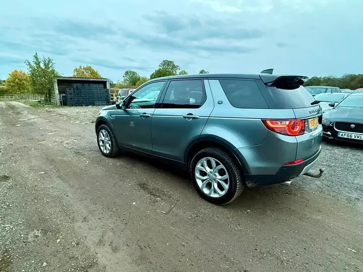 Land Rover Discovery Sport 2017 photo 4