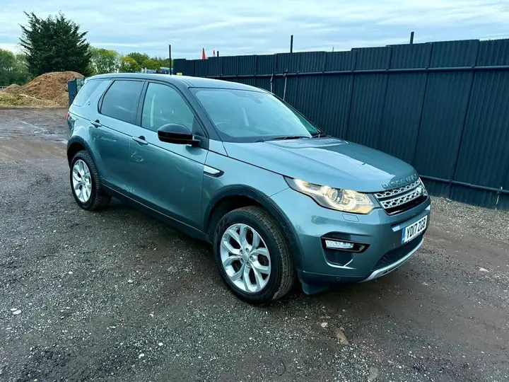 Land Rover Discovery Sport 2017 photo 2