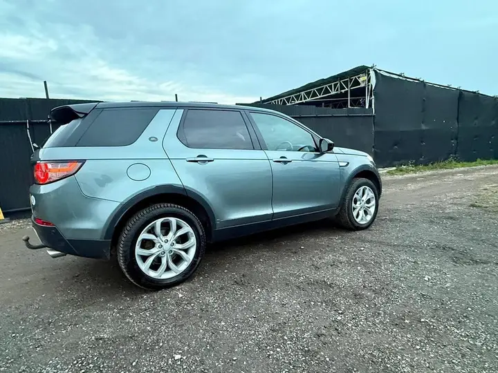 Land Rover Discovery Sport 2017 photo 3